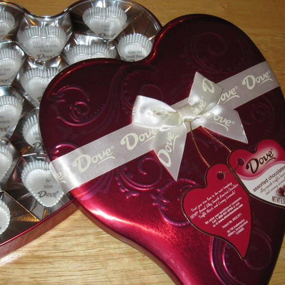 Heart-Shaped Candy Container Red - Picture 2 of 3